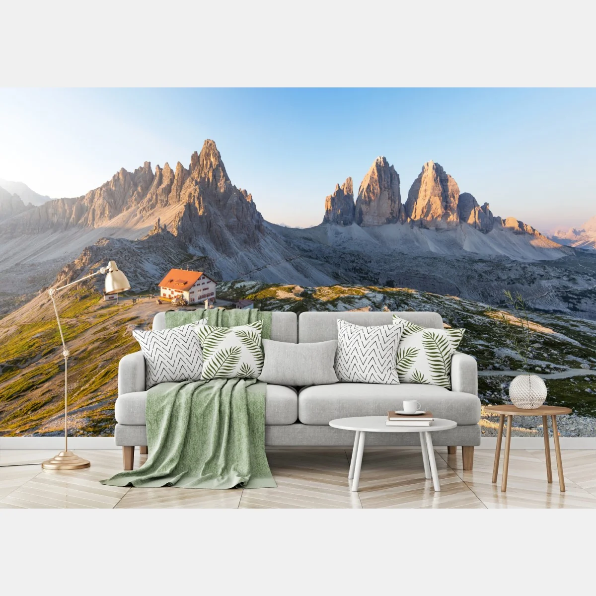 Fototapeta oświetlone słońcem schronisko w górach – Wallissimo® Fototapeta oświetlone słońcem schronisko w górach – Wallissimo®