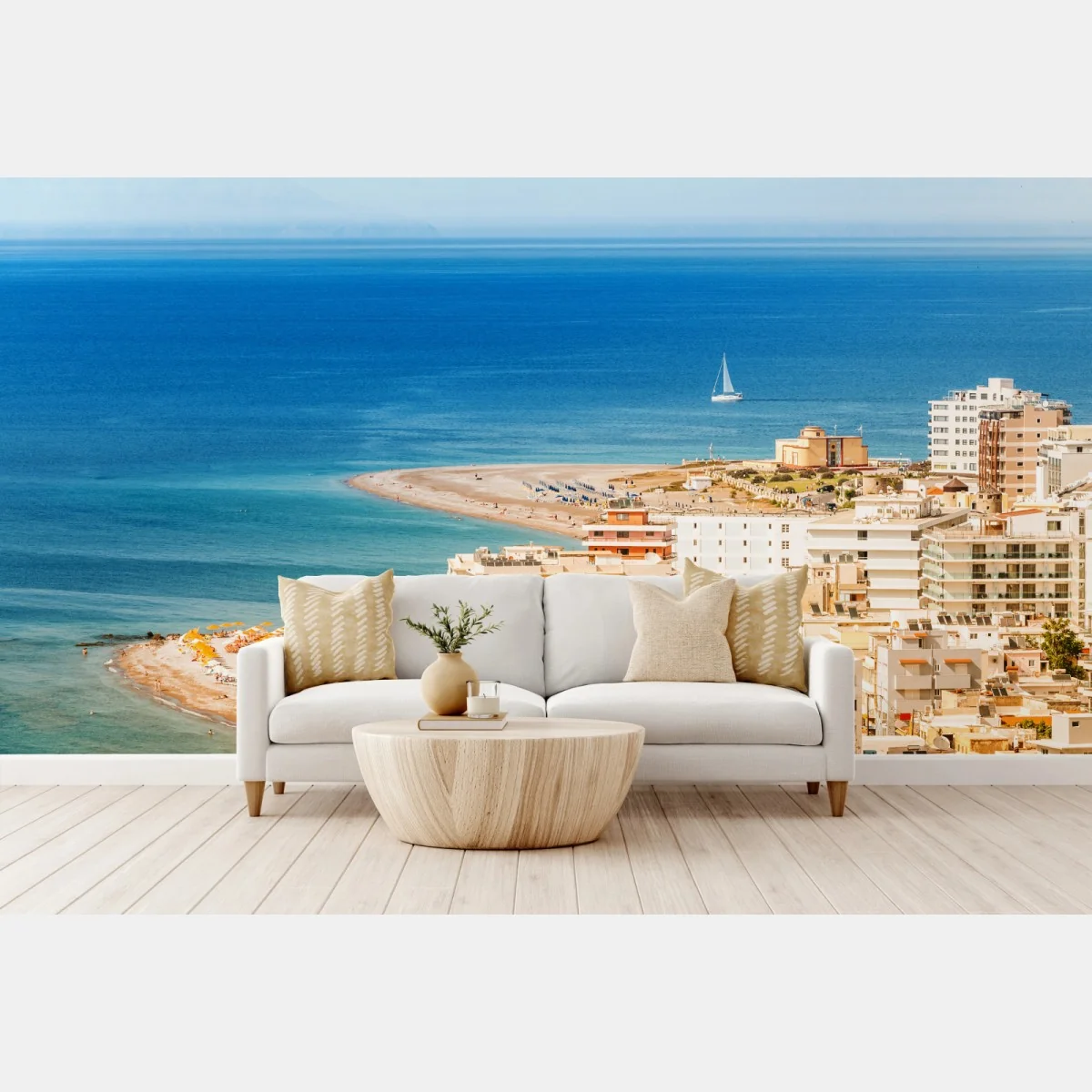 Fototapeta słoneczna panorama nadmorskiego miasta z żaglówką – Wallissimo® Fototapeta słoneczna panorama nadmorskiego miasta z żaglówką – Wallissimo®