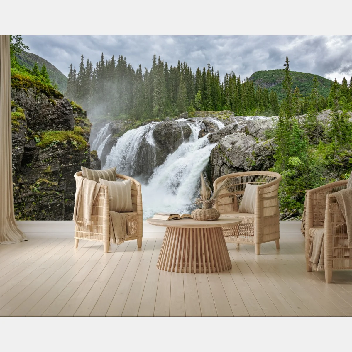 Fototapeta mglisty wodospad w bujnym sosnowym lesie – Wallissimo® Fototapeta mglisty wodospad w bujnym sosnowym lesie – Wallissimo®