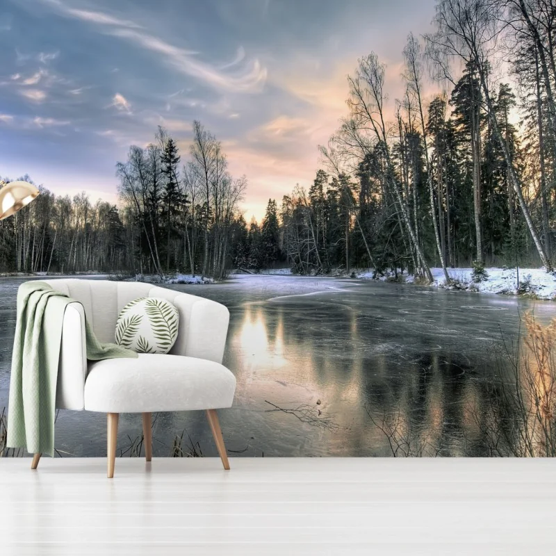 Fototapeta zamarznięte jezioro o świcie z leśnym odbiciem – Wallissimo® Fototapeta zamarznięte jezioro o świcie z leśnym odbiciem – Wallissimo®