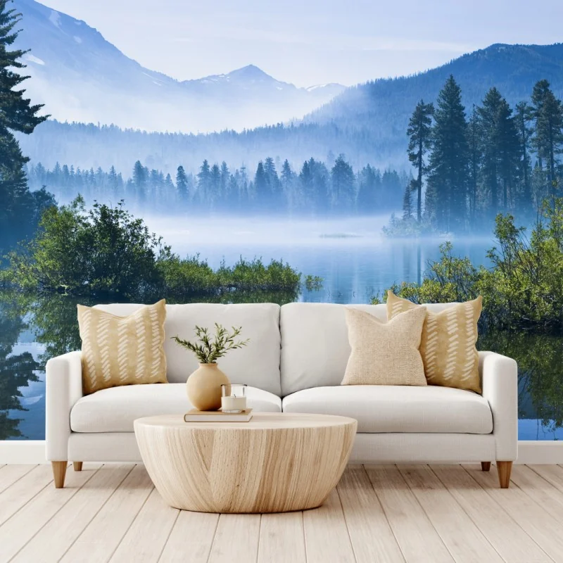 Fototapeta mglista górska tafla jeziora z odbiciem – Wallissimo® Fototapeta mglista górska tafla jeziora z odbiciem – Wallissimo®