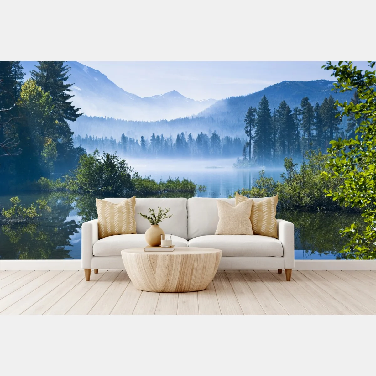 Fototapeta mglista górska tafla jeziora z odbiciem – Wallissimo® Fototapeta mglista górska tafla jeziora z odbiciem – Wallissimo®