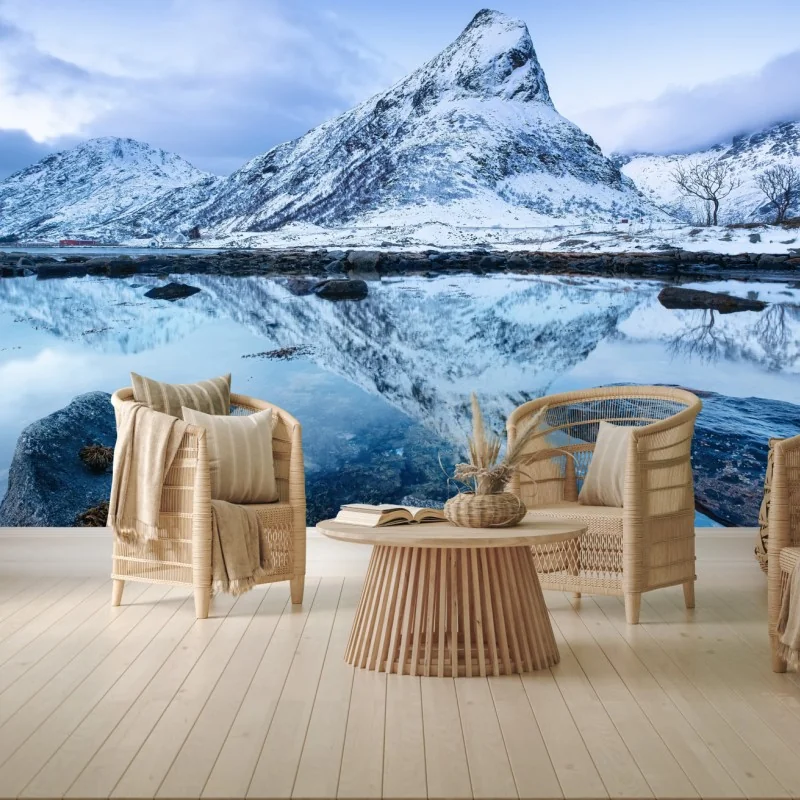 Fototapeta śnieżny szczyt odbity w wodzie, Norwegia – Wallissimo® Fototapeta śnieżny szczyt odbity w wodzie, Norwegia – Wallissimo®