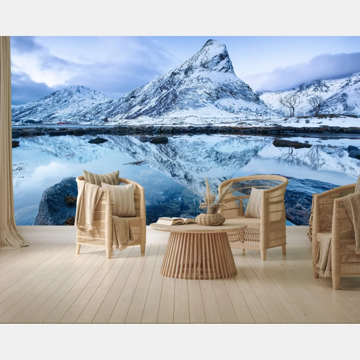 Fototapeta śnieżny szczyt odbity w wodzie, Norwegia – Wallissimo® Fototapeta śnieżny szczyt odbity w wodzie, Norwegia – Wallissimo®