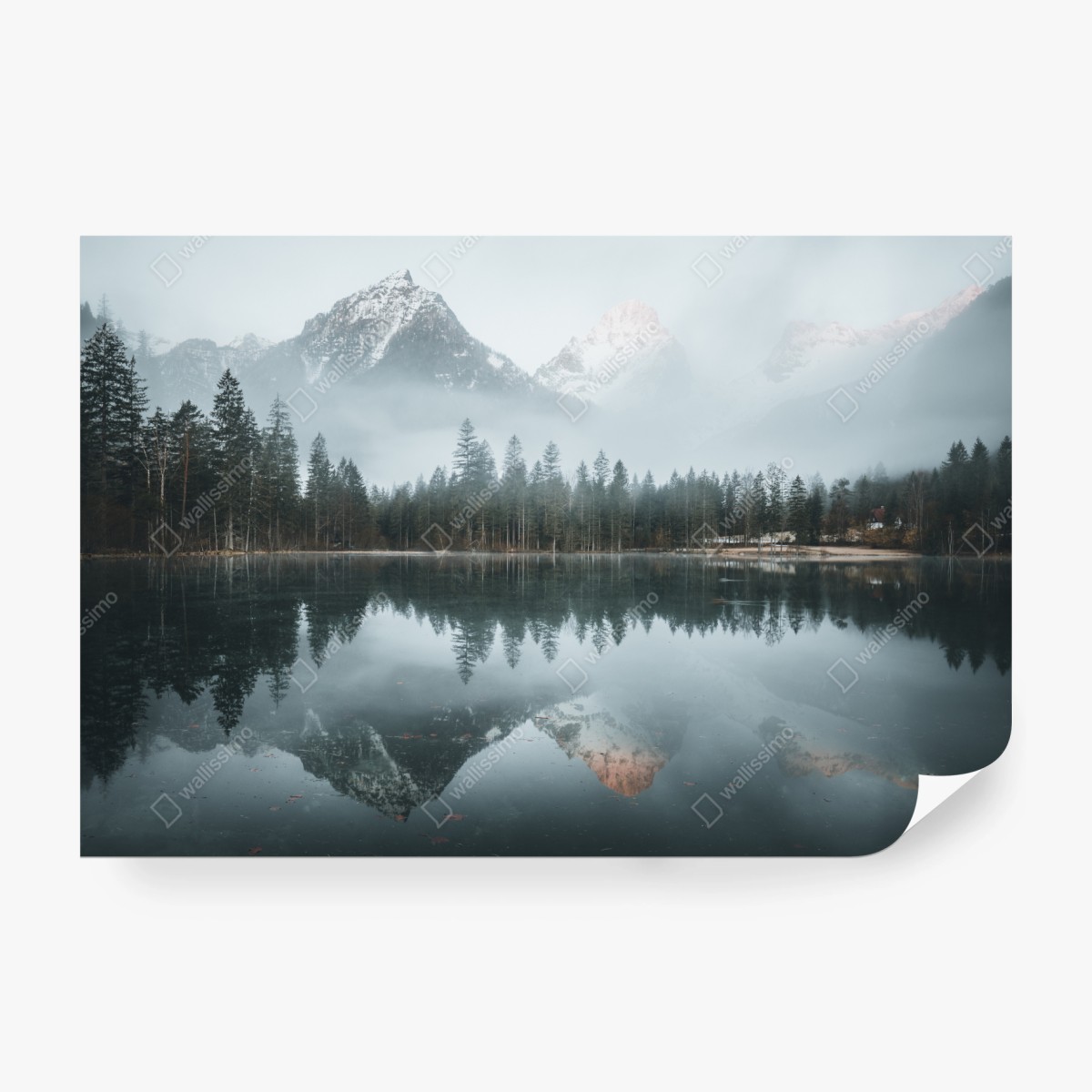 Fototapeta mglista alpejska panorama nad jeziorem – Wallissimo® Fototapeta mglista alpejska panorama nad jeziorem – Wallissimo®