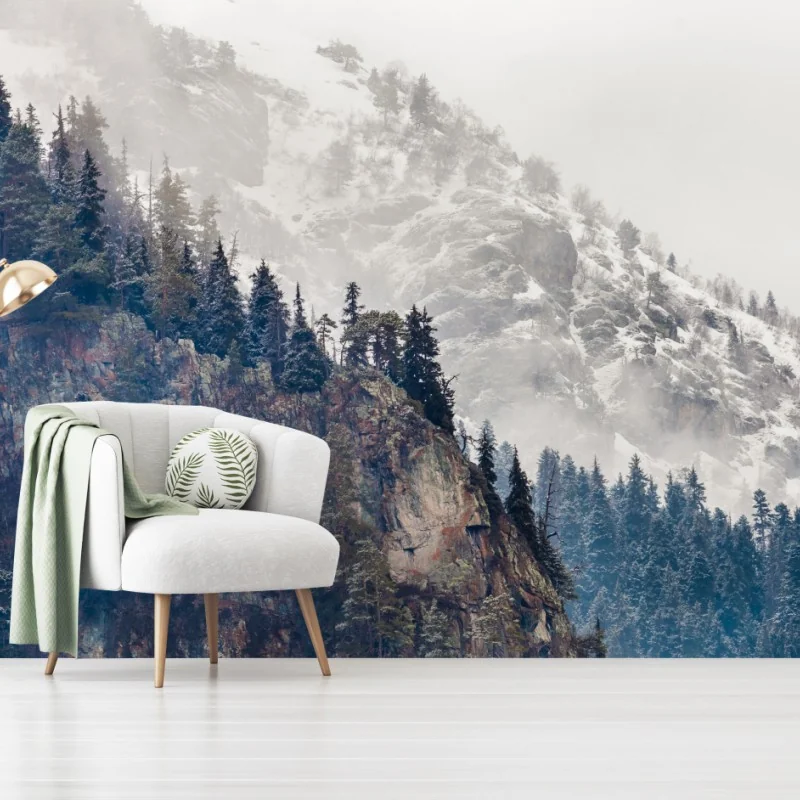 Fototapeta mglista góra z urwiskiem i sosnowym lasem – Wallissimo® Fototapeta mglista góra z urwiskiem i sosnowym lasem – Wallissimo®
