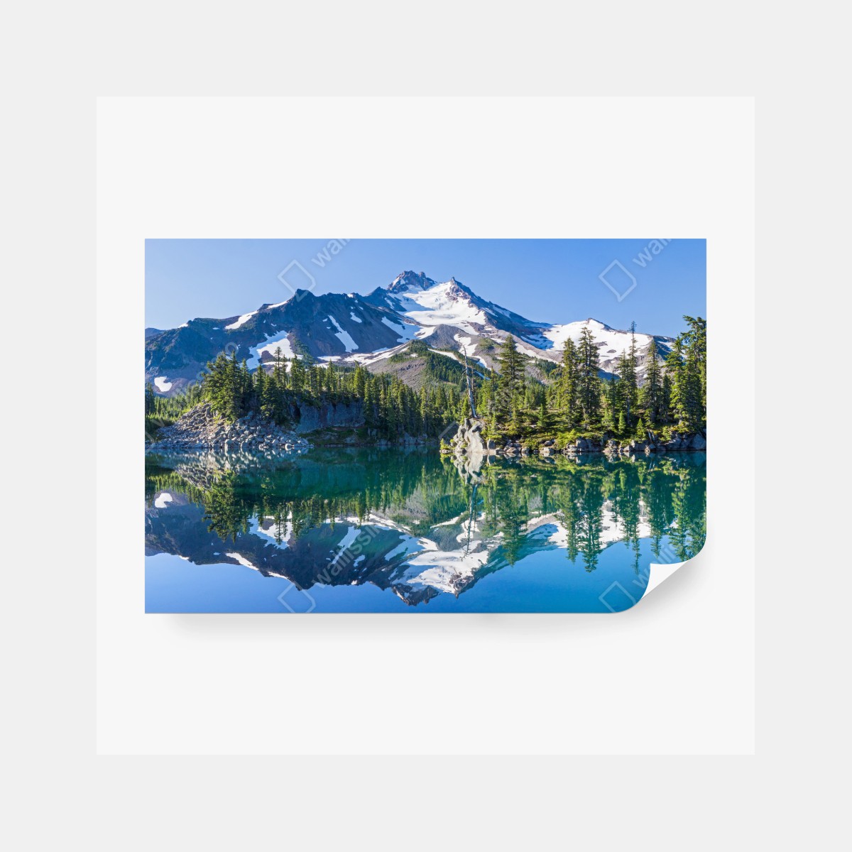 Fototapeta spokojne górskie jezioro z lustrzanym odbiciem – Wallissimo® Fototapeta spokojne górskie jezioro z lustrzanym odbiciem – Wallissimo®