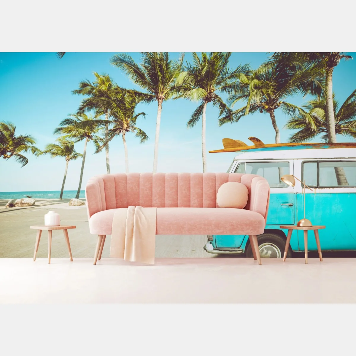 Fototapeta stary furgon z deską surfingową na tropikalnej plaży – Wallissimo® Fototapeta stary furgon z deską surfingową na tropikalnej plaży – Wallissimo®
