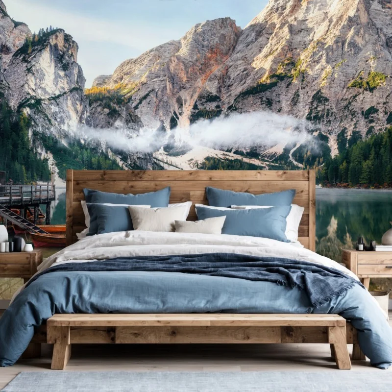 Fototapeta mgła nad alpejskim jeziorem – Wallissimo® Fototapeta mgła nad alpejskim jeziorem – Wallissimo®