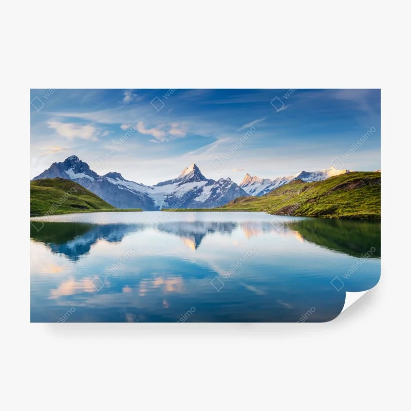 Fototapeta spokojne alpejskie jezioro z wyspą i kajakiem – Wallissimo®