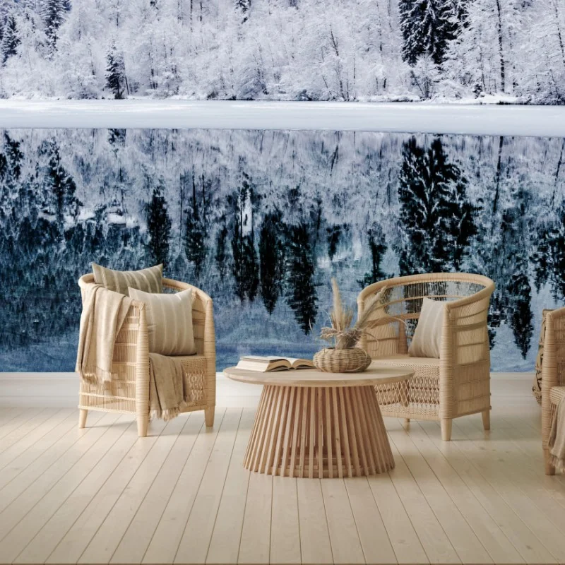 Fototapeta zimowe jezioro z odbiciem w śnieżnym lesie – Wallissimo® Fototapeta zimowe jezioro z odbiciem w śnieżnym lesie – Wallissimo®