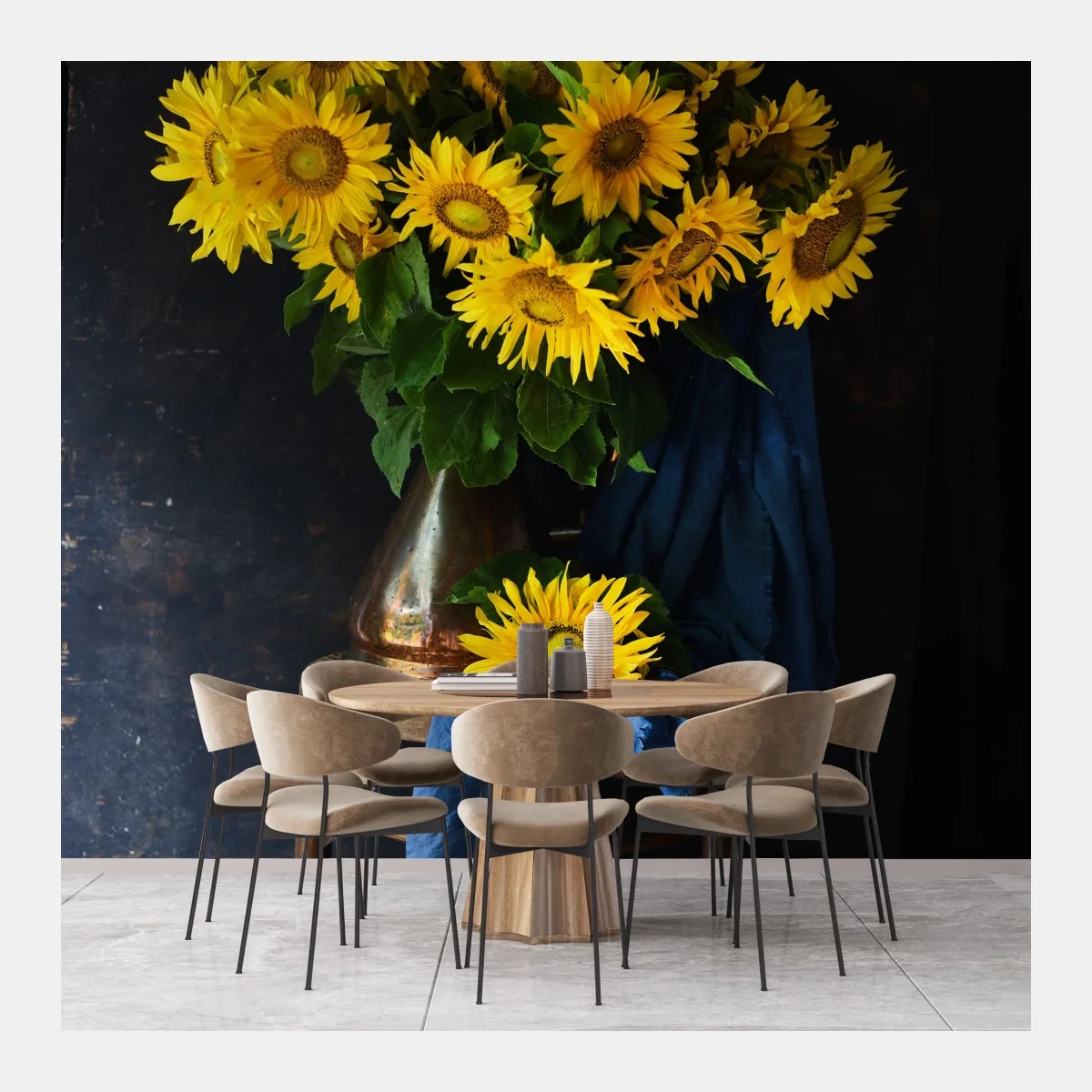 Fototapeta wibrujący bukiet słoneczników na vintage stołku – Wallissimo® Fototapeta wibrujący bukiet słoneczników na vintage stołku – Wallissimo®