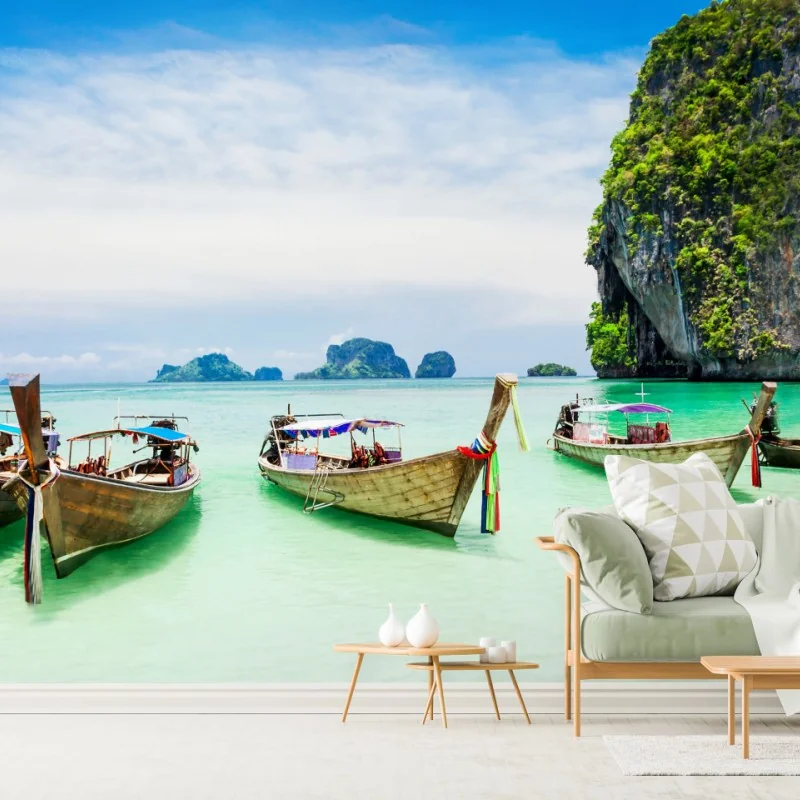 Fototapeta tropikalne łodzie longtail na turkusowej plaży – Wallissimo® Fototapeta tropikalne łodzie longtail na turkusowej plaży – Wallissimo®