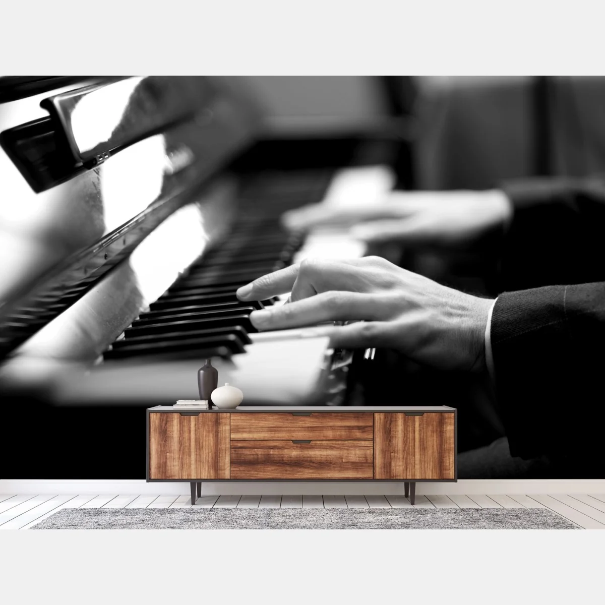 Fototapeta ręce przy klawiaturze fortepianu w czerni i bieli – Wallissimo® Fototapeta ręce przy klawiaturze fortepianu w czerni i bieli – Wallissimo®