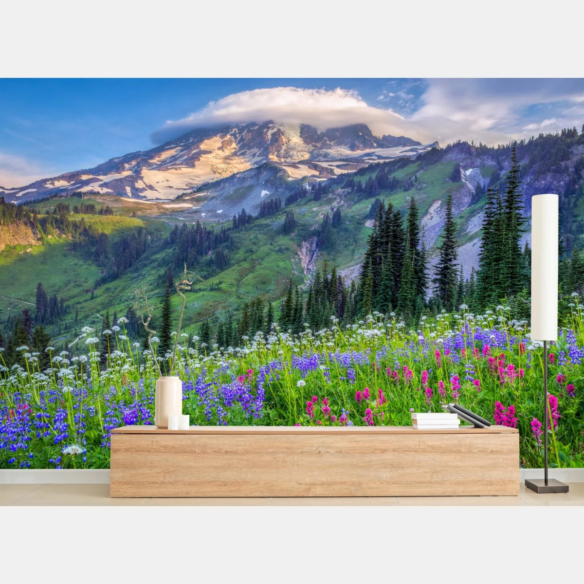 Fototapeta alpejska łąka pełna kwiatów u stóp ośnieżonych szczytów – Wallissimo® Fototapeta alpejska łąka pełna kwiatów u stóp ośnieżonych szczytów – Wallissimo®