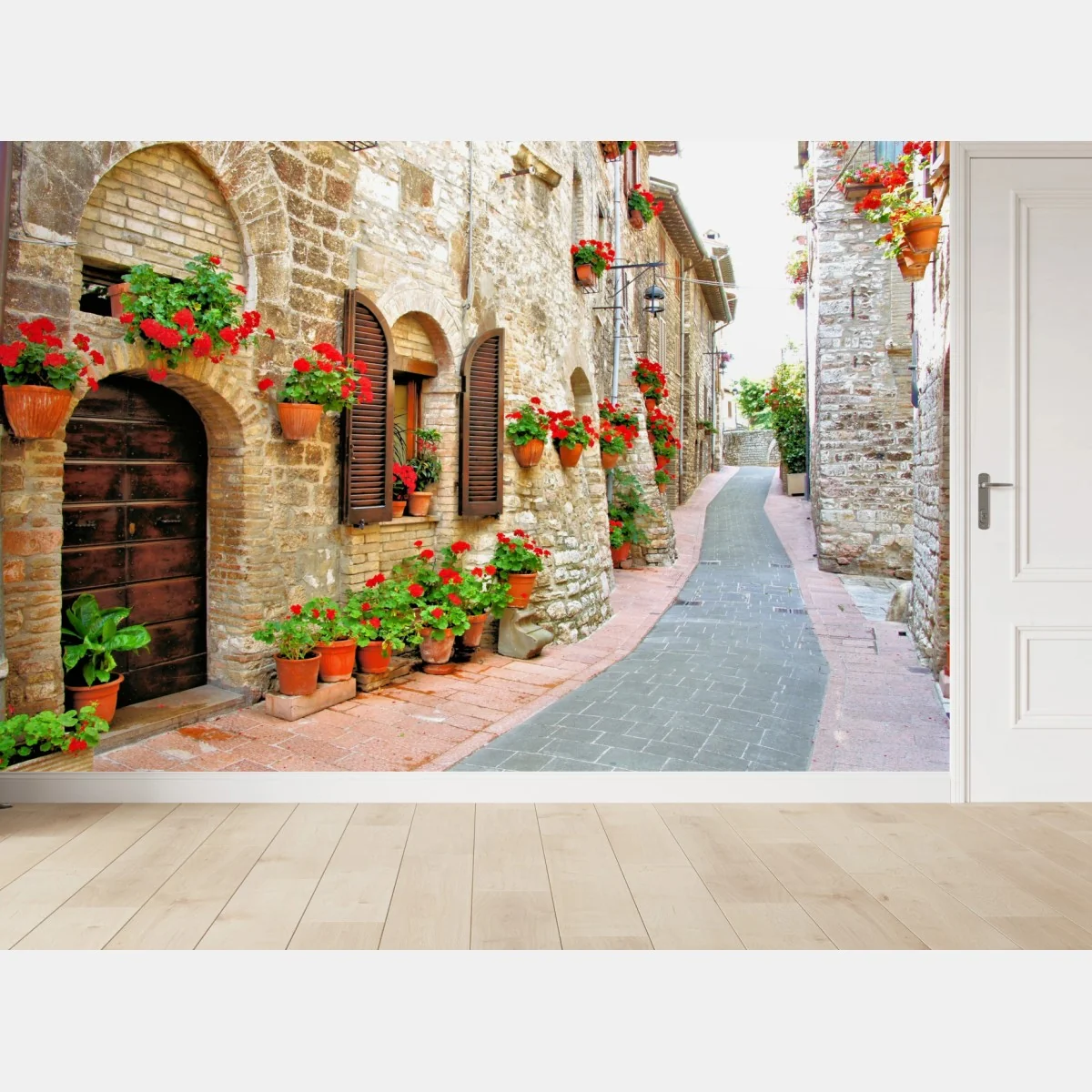 Fototapeta słoneczna kamienna uliczka z czerwonymi pelargoniami – Wallissimo® Fototapeta słoneczna kamienna uliczka z czerwonymi pelargoniami – Wallissimo®