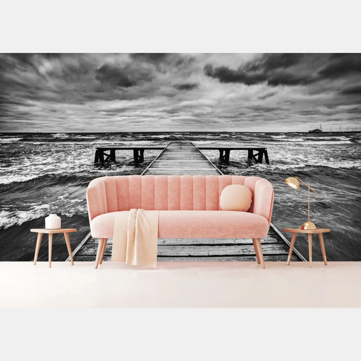 Fototapeta dramatyczne czarno-białe molo prowadzące w burzliwe morze – Wallissimo® Fototapeta dramatyczne czarno-białe molo prowadzące w burzliwe morze – Wallissimo®