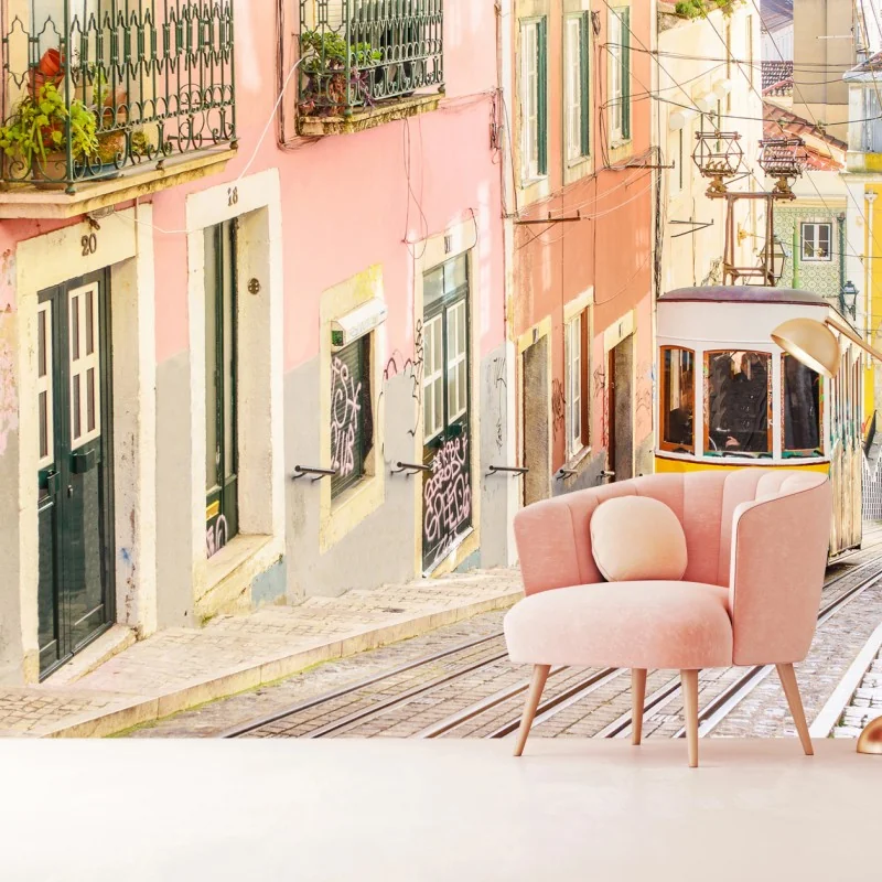 Fototapeta słoneczny tramwaj na pastelowej ulicy w Lizbonie – Wallissimo® Fototapeta słoneczny tramwaj na pastelowej ulicy w Lizbonie – Wallissimo®