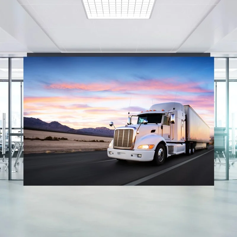 Fototapeta ciężarówka w ruchu o zachodzie słońca – Wallissimo® Fototapeta ciężarówka w ruchu o zachodzie słońca – Wallissimo®