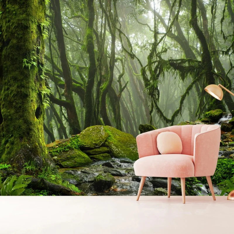 Fototapeta las ze strumieniem we mgle – Wallissimo® Fototapeta las ze strumieniem we mgle – Wallissimo®