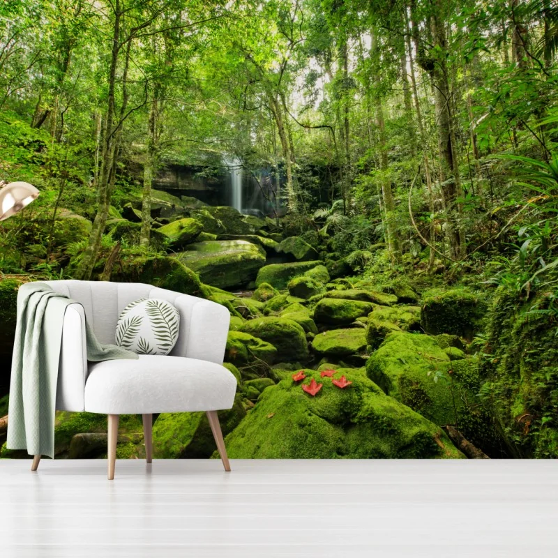 Fototapeta bujny mech i wodospad w tropikalnym lesie – Wallissimo® Fototapeta bujny mech i wodospad w tropikalnym lesie – Wallissimo®