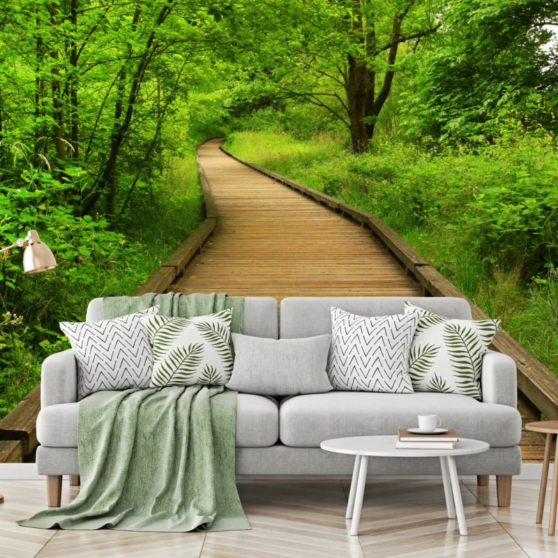 Fototapeta spokojny drewniany pomost w lesie – Wallissimo® Fototapeta spokojny drewniany pomost w lesie – Wallissimo®