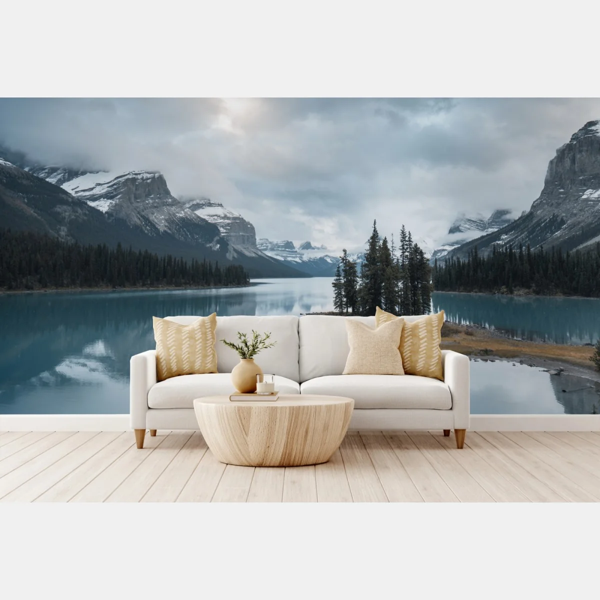 Fototapeta spokojne alpejskie jezioro z wyspą i kajakiem – Wallissimo® Fototapeta spokojne alpejskie jezioro z wyspą i kajakiem – Wallissimo®