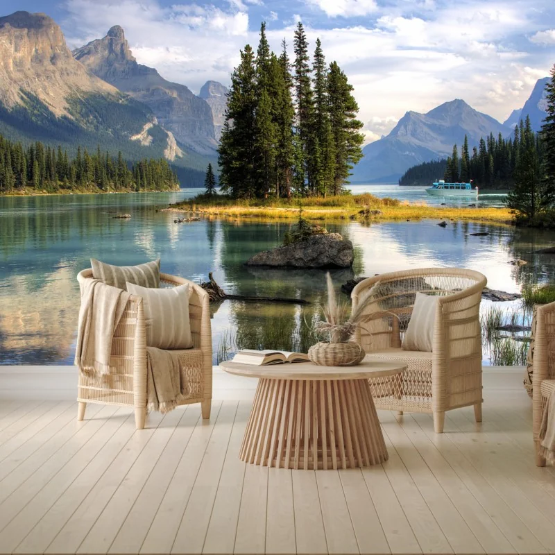 Fototapeta spokojne jezioro alpejskie z wyspą i górami – Wallissimo® Fototapeta spokojne jezioro alpejskie z wyspą i górami – Wallissimo®