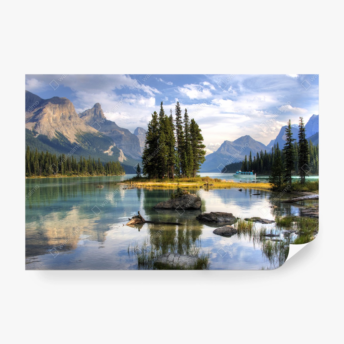 Fototapeta spokojne jezioro alpejskie z wyspą i górami – Wallissimo® Fototapeta spokojne jezioro alpejskie z wyspą i górami – Wallissimo®