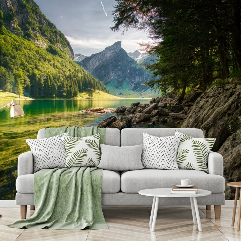 Fototapeta spokojne górskie jezioro z odbiciami lasu – Wallissimo® Fototapeta spokojne górskie jezioro z odbiciami lasu – Wallissimo®