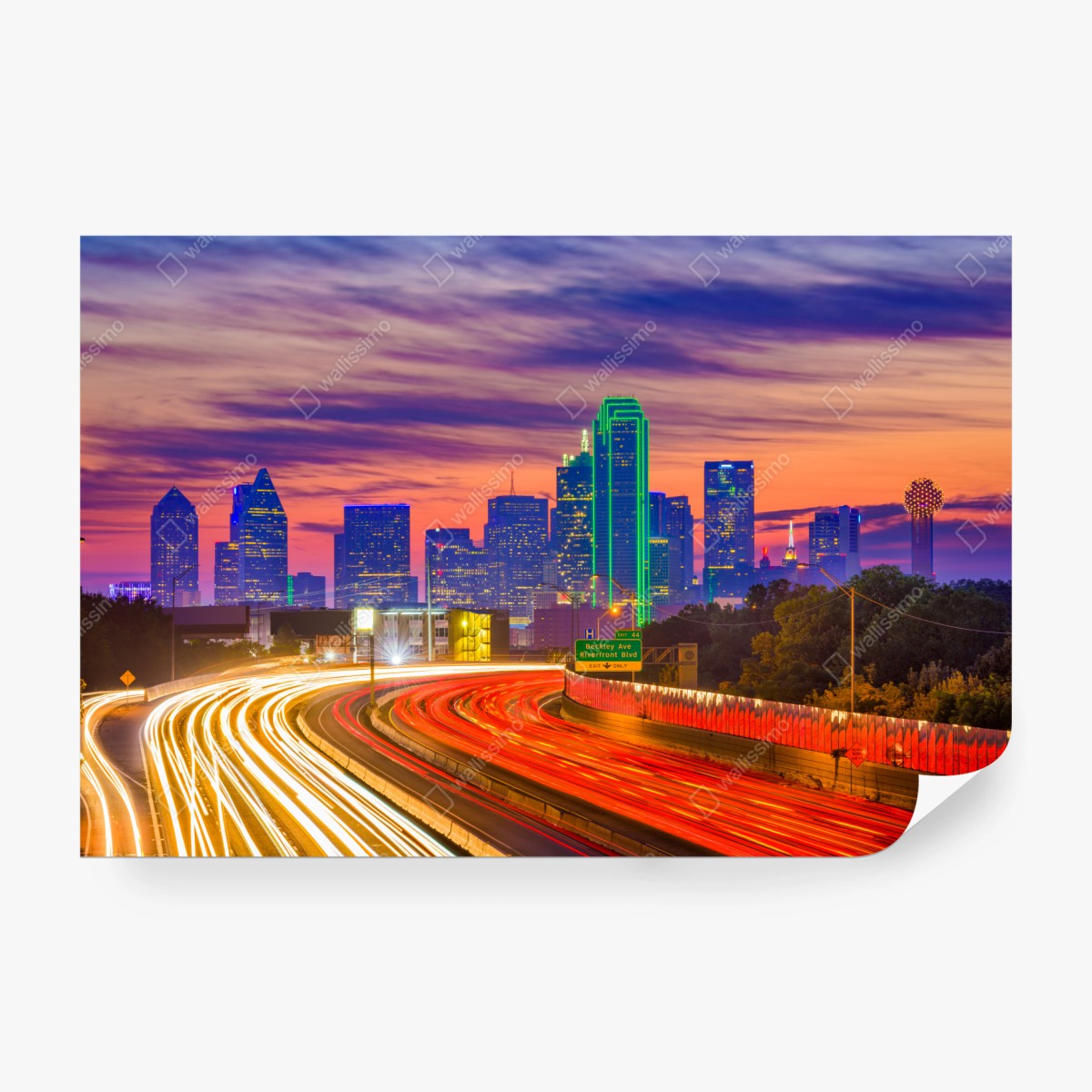 Fototapeta panorama Dallas o zachodzie słońca z świetlnymi smugami autostrady – Wallissimo® Fototapeta panorama Dallas o zachodzie słońca z świetlnymi smugami autostrady – Wallissimo®