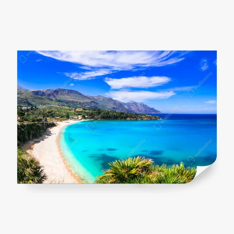 Fototapeta różowa laguna z flamingami i odbiciem gór – Wallissimo®