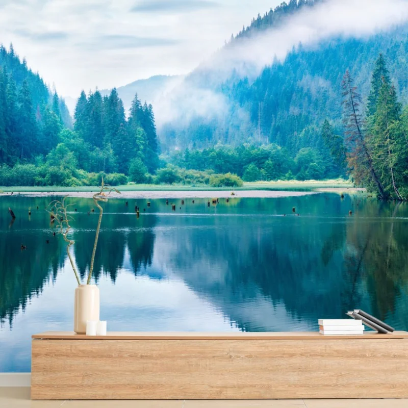 Fototapeta mglisty poranek nad jeziorem Lacu Rosu, Rumunia – Wallissimo® Fototapeta mglisty poranek nad jeziorem Lacu Rosu, Rumunia – Wallissimo®