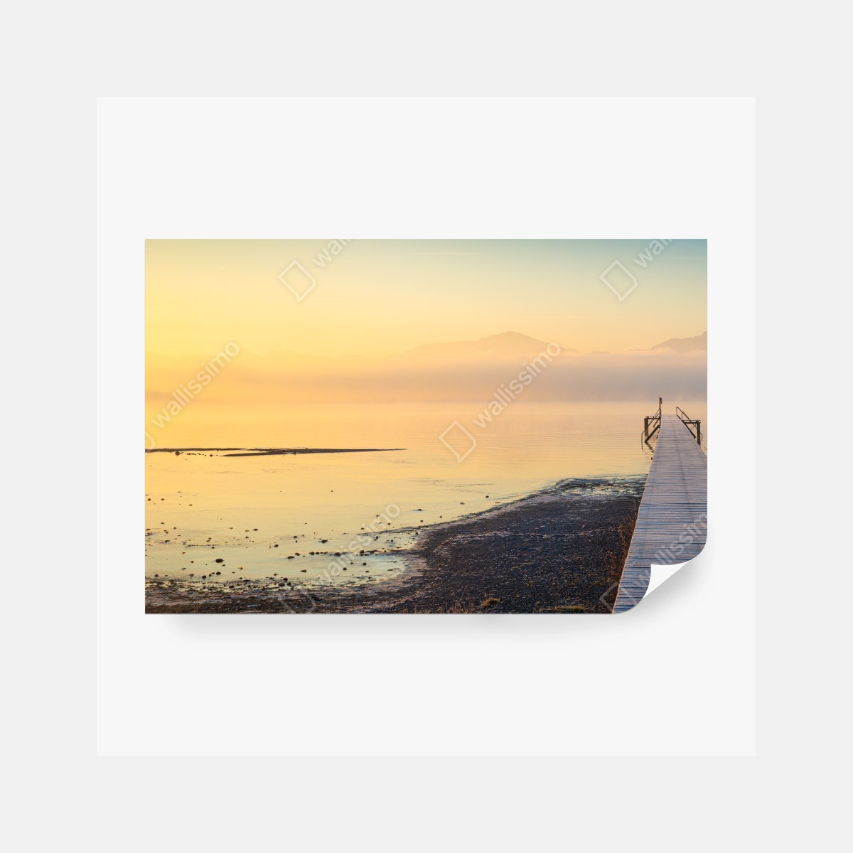 Fototapeta mglisty wschód nad drewnianym molo – Wallissimo® Fototapeta mglisty wschód nad drewnianym molo – Wallissimo®