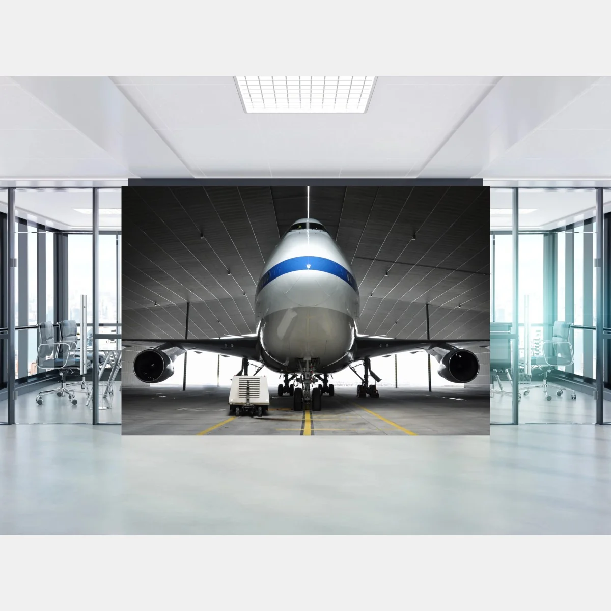 Fototapeta samolot towarowy w hangarze - widok z przodu – Wallissimo® Fototapeta samolot towarowy w hangarze - widok z przodu – Wallissimo®