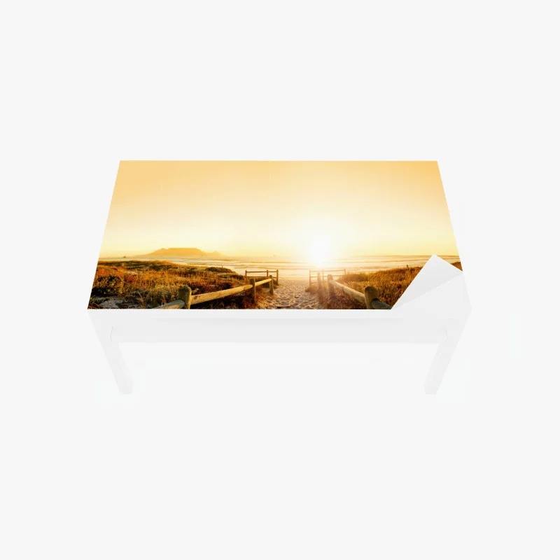 Naklejka na biurko i stół złota panorama zachodu słońca nad plażą z Górą Stołową