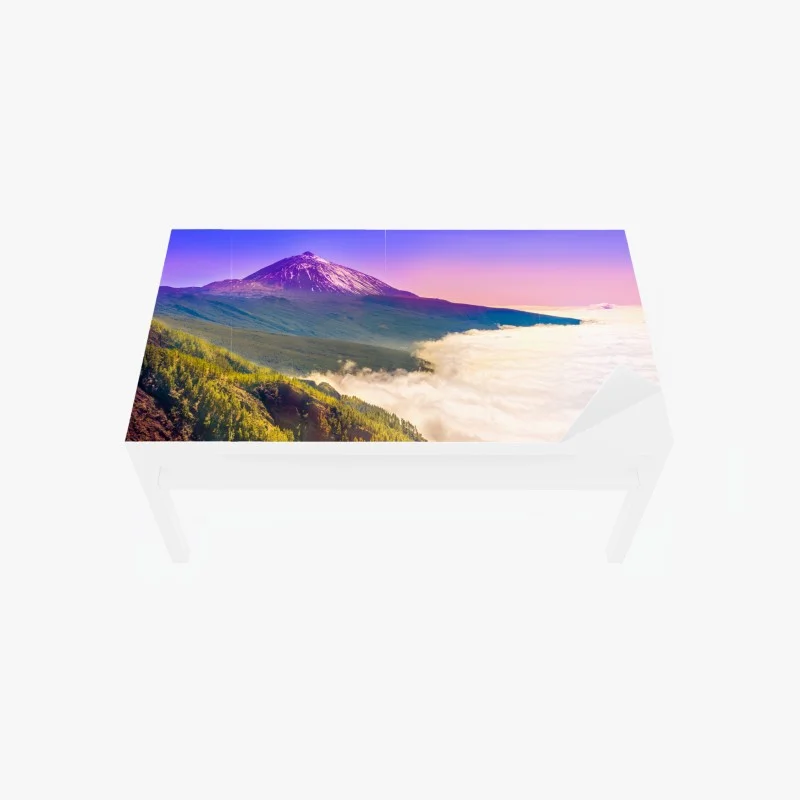 Naklejka na biurko i stół szczyt wulkanu Teide nad morzem chmur