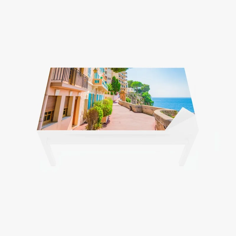 Naklejka na biurko i stół śródziemnomorska promenada z pastelowymi kamienicami