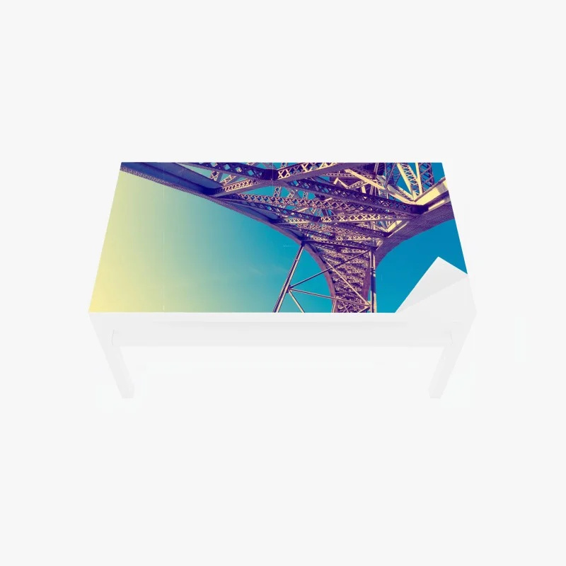 Naklejka na biurko i stół abstrakcyjna stalowa konstrukcja mostu w perspektywie