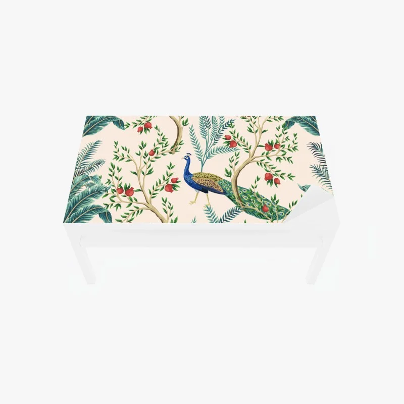 Naklejka na biurko i stół paw wśród gałęzi granatu