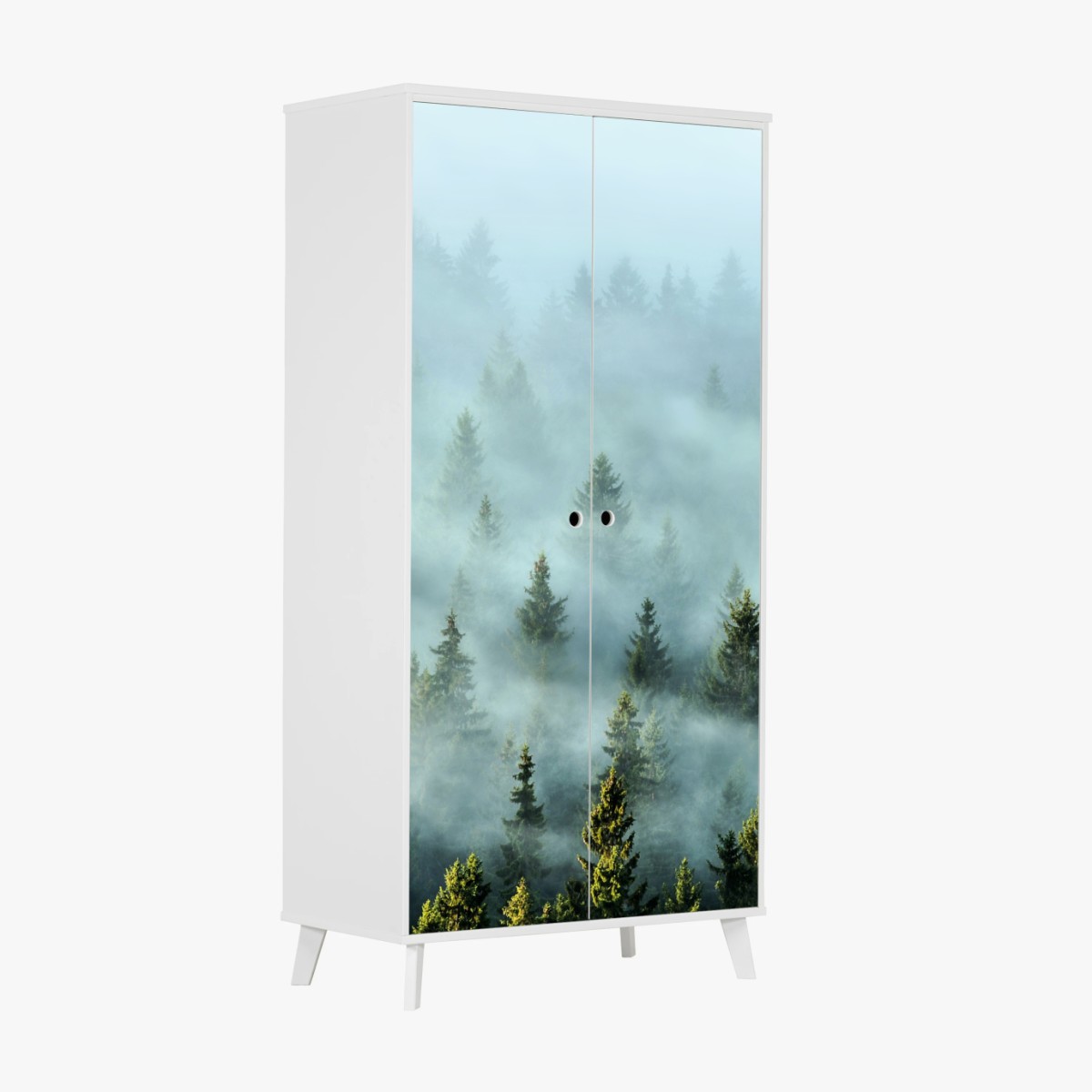 Naklejka na szafę mglisty las jodłowy o poranku – Wallissimo®
