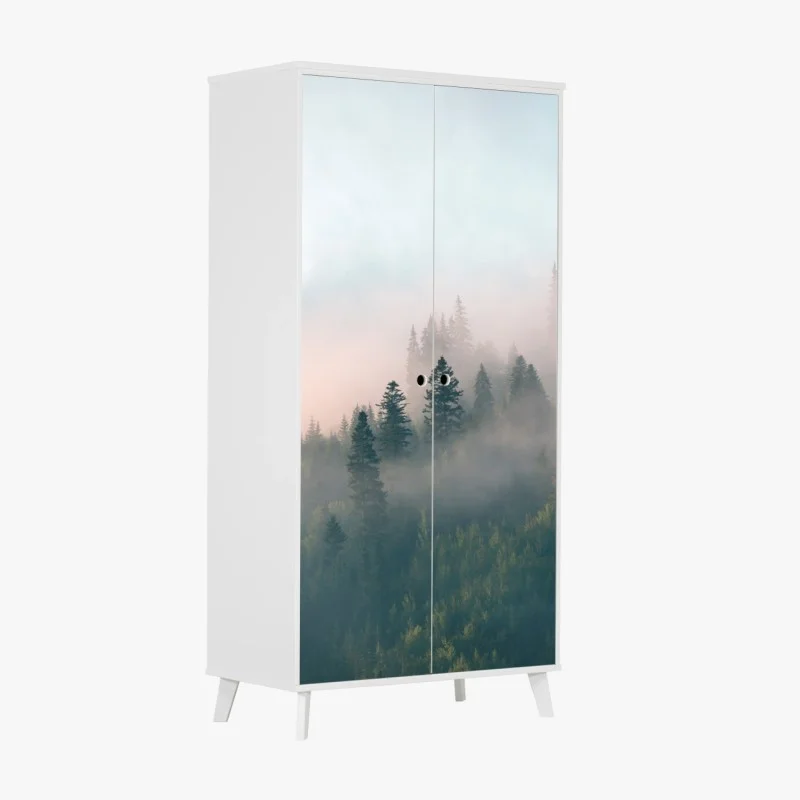 Naklejka na szafę mglisty poranek w lesie