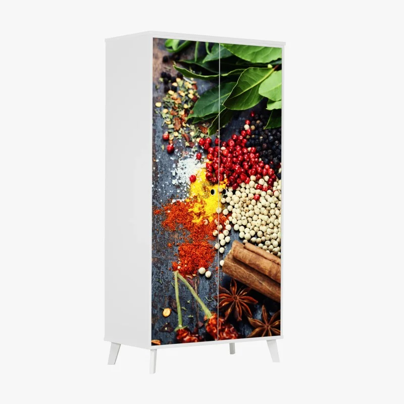 Naklejka na szafę intensywny zestaw przypraw na rustykalnym drewnie