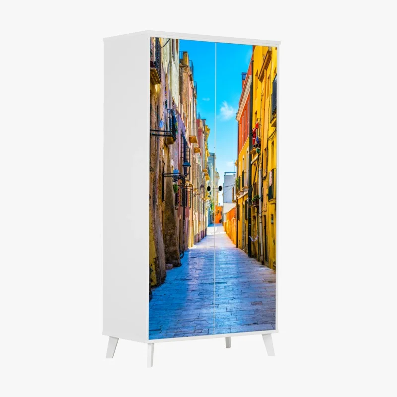 Naklejka na szafę słoneczna Śródziemnomorska uliczka z kolorowymi fasadami