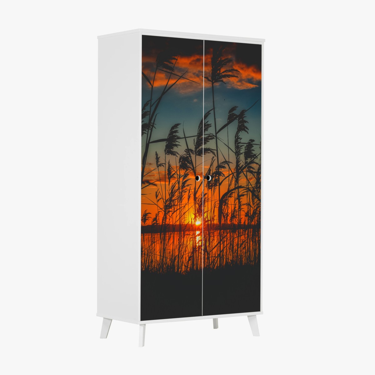 Naklejka na szafę zachód słońca nad jeziorem z sitowiem w sylwecie – Wallissimo®