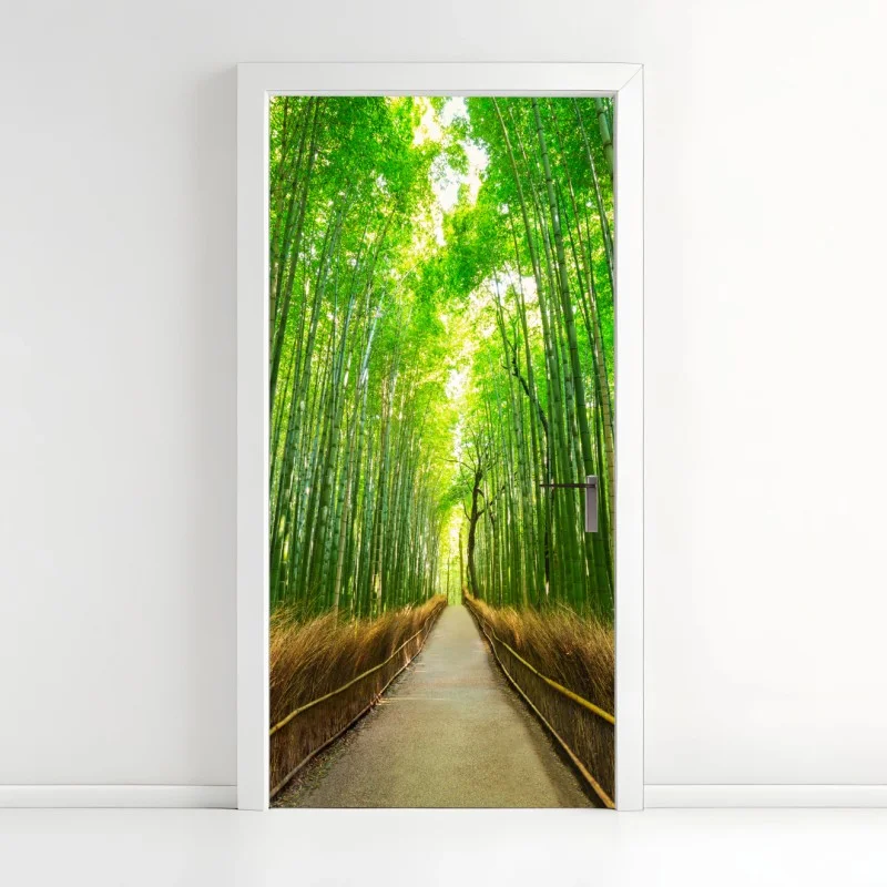 Naklejka na drzwi spokojna ścieżka bambusowa w Kioto