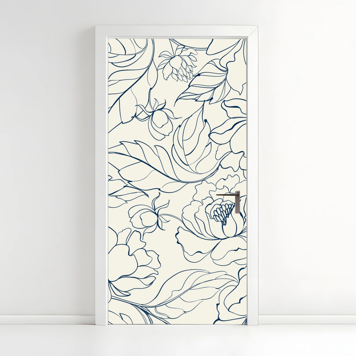 Naklejka na drzwi ręcznie rysowany granatowy wzór kwiatowy na kremowym tle – Wallissimo®