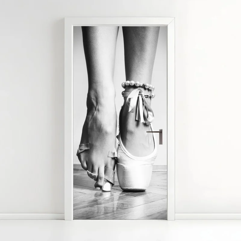 Naklejka na drzwi gracja baletowa na pointach