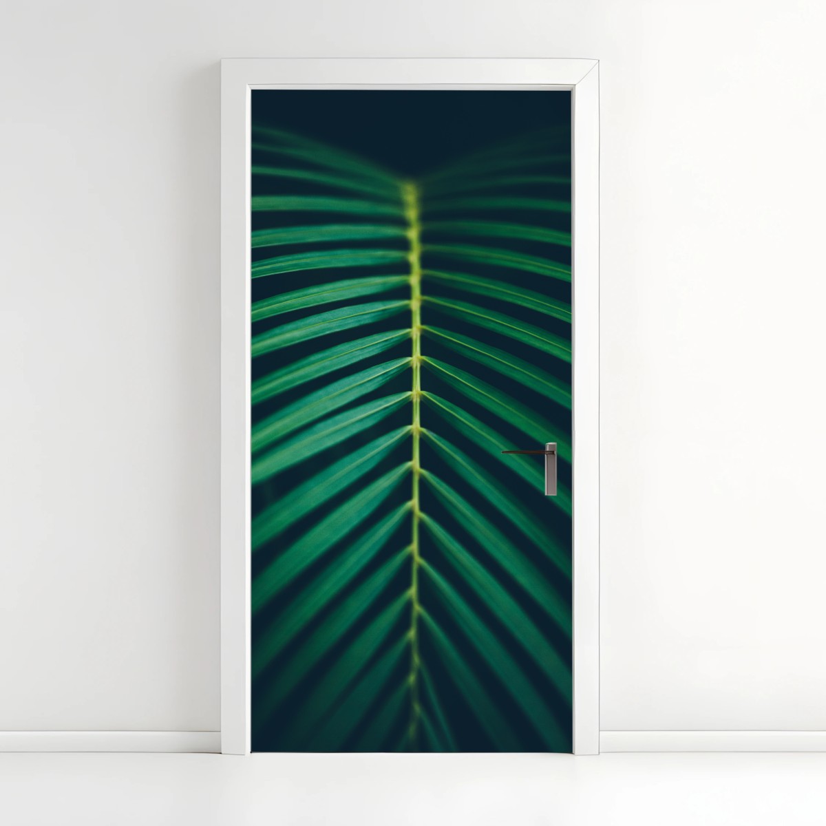 Naklejka na drzwi pionowy liść palmy z bliska – Wallissimo®