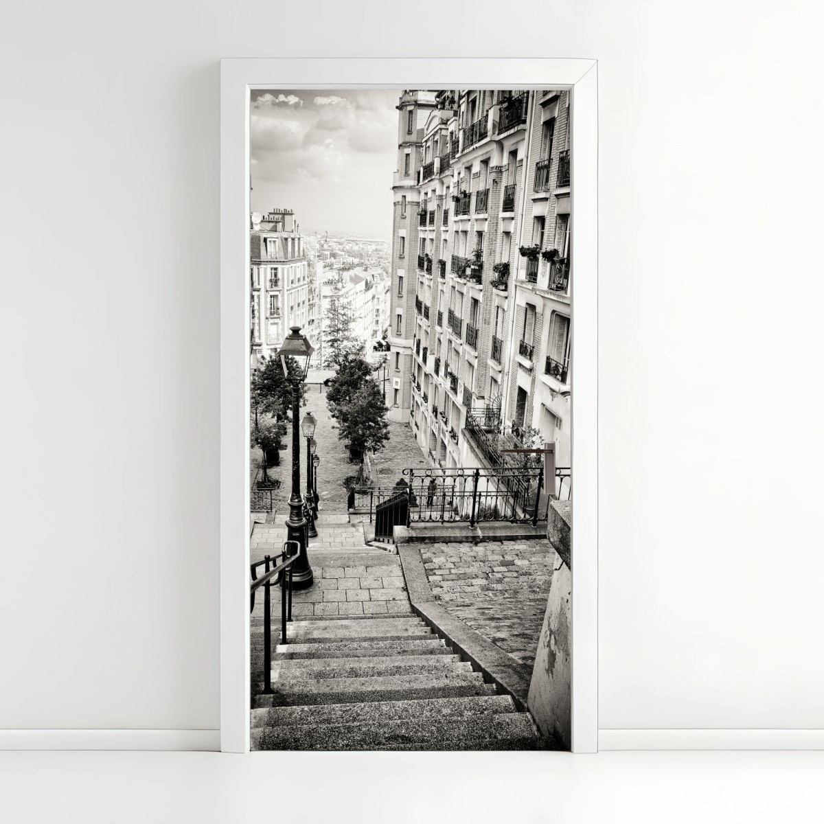 Naklejka na drzwi paryskie schody w monochromie – Wallissimo®